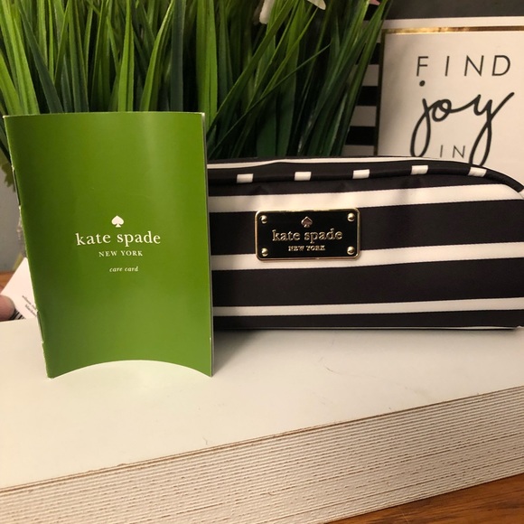 kate spade Handbags - NWT! Kate Spade Small Berrie!